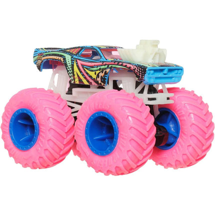 Hot Wheels Monster Trucks care strălucesc în întuneric